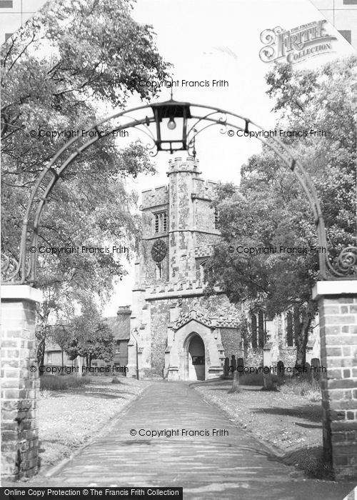 Photo of Tring, St Peter And St Paul's Church c.1950
