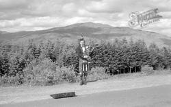 Bagpipe Player 1962, Trossachs