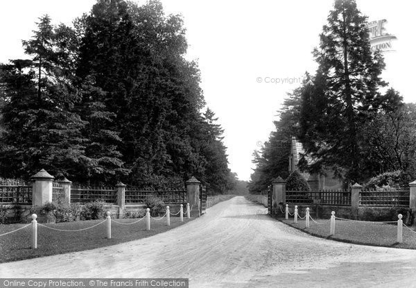 Photo of Trowbridge, Rood Ashton Park 1907