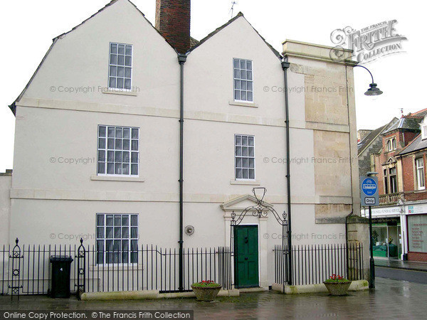 Photo of Trowbridge, Trompe L'oeil, Roundstone Street 2004