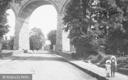 St George's Road, Bonneted Girls 1911, Truro