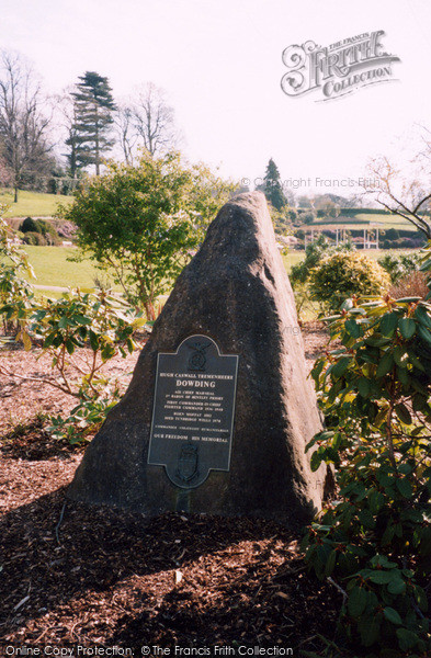 Photo of Tunbridge Wells, Dowding Memorial, Calverley Park Gardens 2004