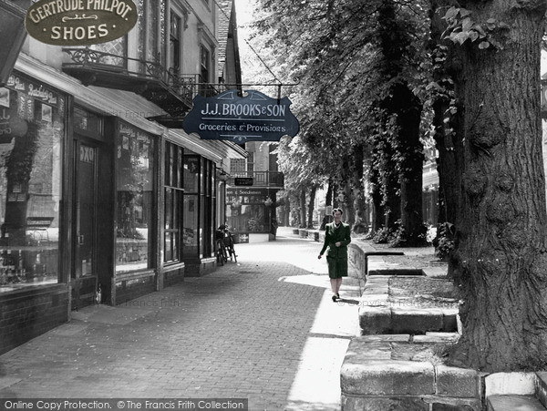 Photo of Tunbridge Wells, The Pantiles c.1955