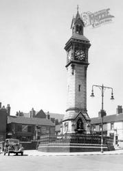 The Clocktower 1940, Tunstall