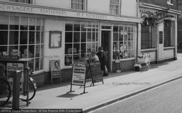 Photo of Twyford, Newberry's Newsagent, London Road c.1960