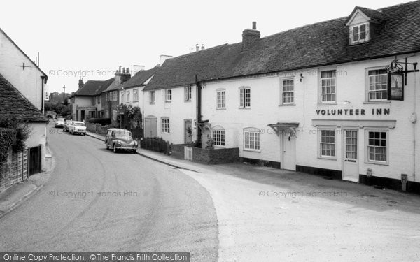 Photo of Twyford, Queen Street And Volunteer Inn c.1965