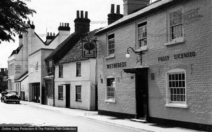 Photo of Twyford, The Royal Oak, London Road c.1960
