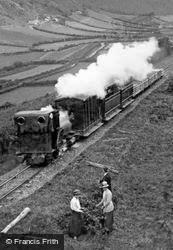 People By Tal-Y-Llyn Railway 1925, Tywyn