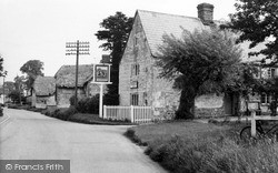 The Fox And Hounds c.1960, Uffington