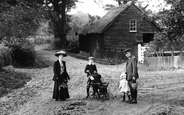 A Family Outing 1909, Upminster