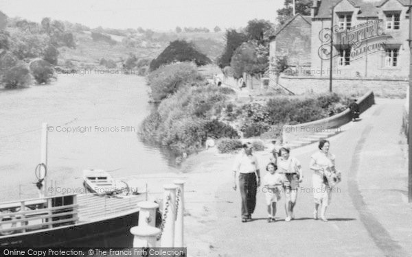 Photo of Upper Arley, A Family At The Landing c.1960