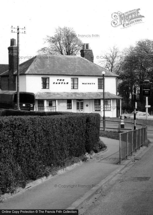 Photo of Upper Hale, The Castle Inn c.1960