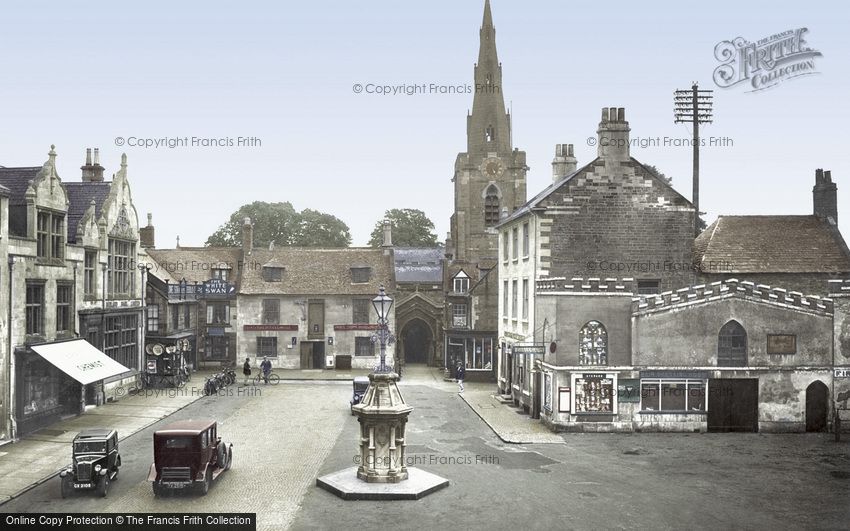 Uppingham, Market Place and St Peter and St Paul's Church 1932