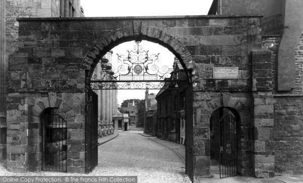Photo of Uppingham, School, Mason Gates c.1955