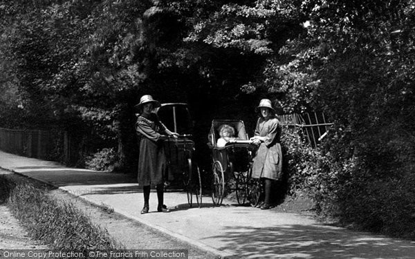 Photo of Uppingham, Sisters In London Road 1922
