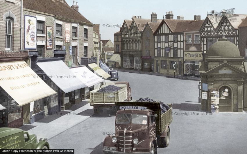 Uttoxeter, Coal Lorries in the Market Place 1949