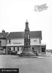 Memorial, Market Square c.1960, Uttoxeter