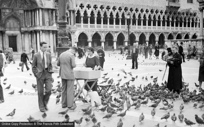 Photo of Venice, Feeding The Pigeons, Piazza San Marco 1938