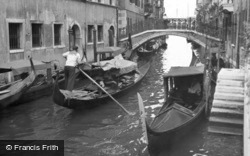 Gondolas 1938, Venice