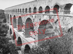 Pont Du Gard 1939, Vers-Pont-Du-Gard
