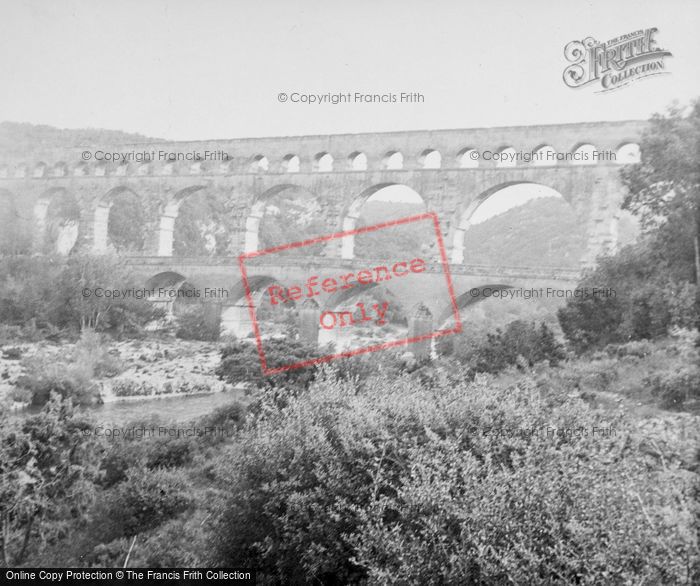 Photo of Vers Pont Du Gard, Pont Du Gard c.1939