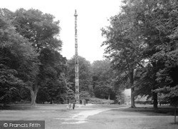 Virginia Water, Totem Pole c1960