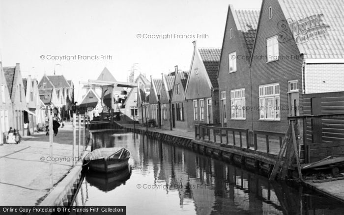 Photo of Volendam, Canal c.1938