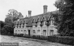 Almshouses c.1955, Waddesdon