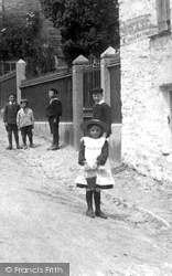 Children In Molesworth Street 1906, Wadebridge