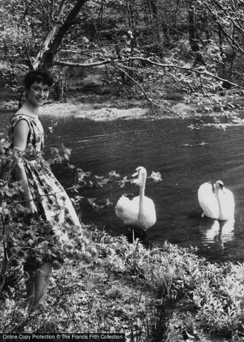 Photo of Waggoners Wells, The Swans c.1960