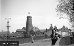Bateman's Brewery Windmill c.1950, Wainfleet All Saints