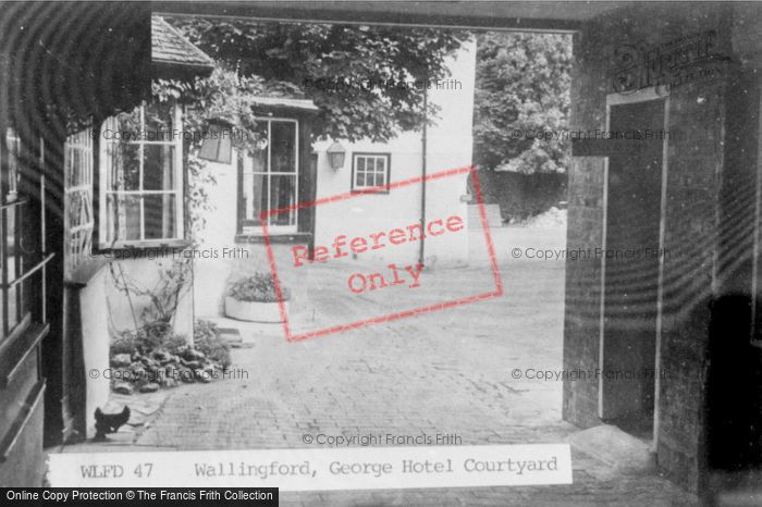 Photo of Wallingford, George Hotel Courtyard c.1960