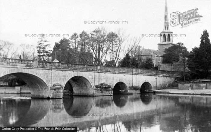 Photo of Wallingford, The Bridge And St Peter's Church c.1950
