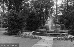 Elm Grove Gardens c.1955, Wallington
