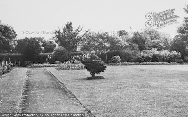 Photo of Wallington, Mellows Park c.1960