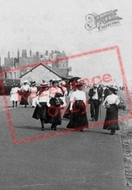 Ladies Promenading 1906, Walmer