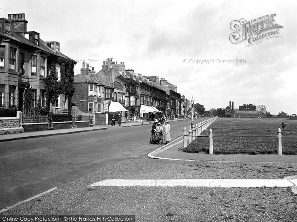 Photo of Walmer, The Strand Looking North 1924