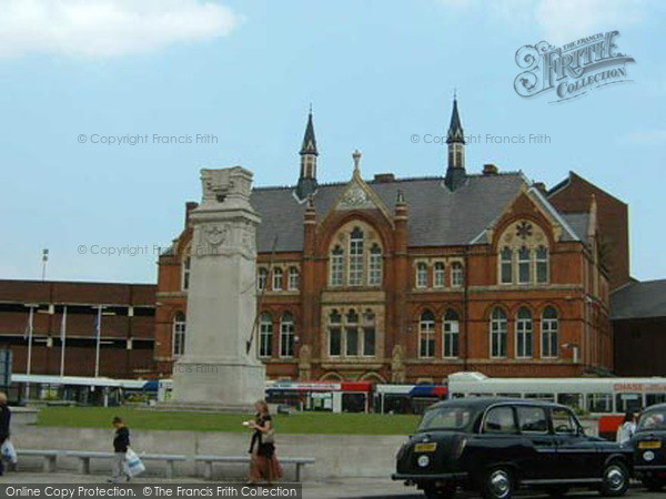 Photo of Walsall, The Cenotaph, Bradford Place 2005