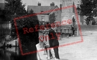 Looking At The Water, Old Gateway 1906, Waltham Abbey