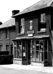Post Office And Stores c.1950, Waltham Chase