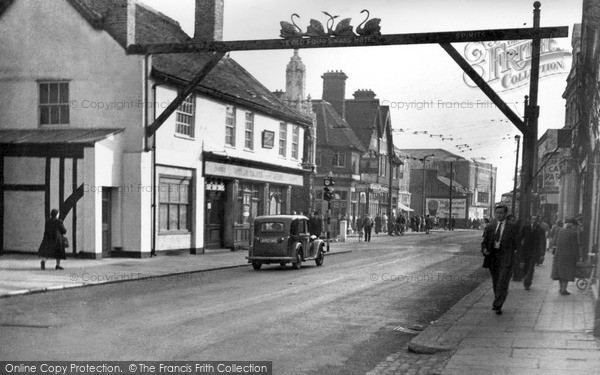 Photo of Waltham Cross, The Four Swans Hotel c.1950