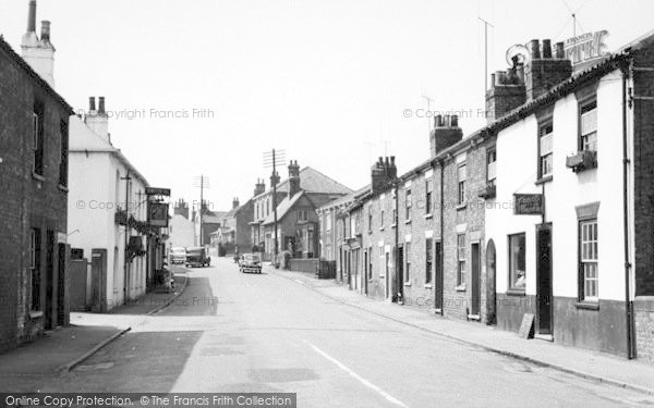 Photo of Waltham, High Street c.1960