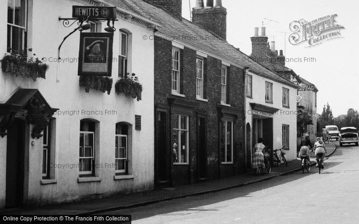 Photo of Waltham, The Old Kings Head, High Street c.1960