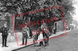 Men In The High Street 1904, Walthamstow