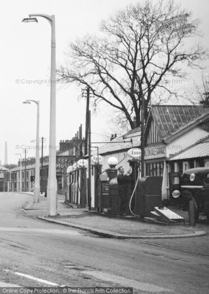 Photo of Walton Le Dale, Petrol Station, Victoria Road c.1955