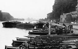 Barges And Pleasure Boats 1908, Walton-on-Thames