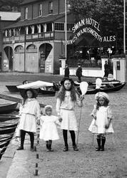 Children Holding Hands 1908, Walton-on-Thames