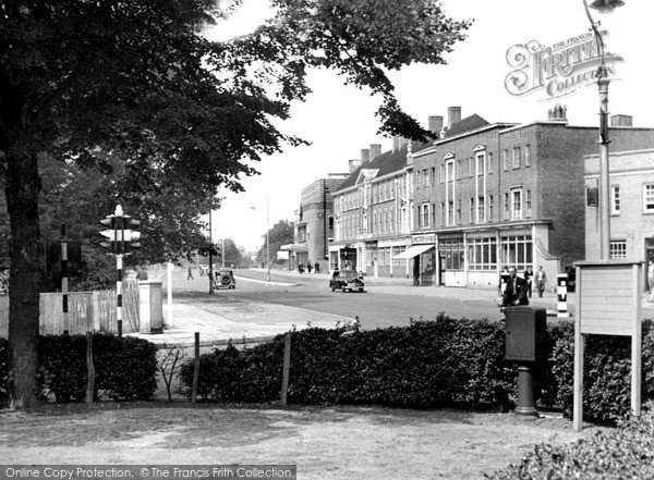 Photo of Walton On Thames, New Zealand Avenue c.1955