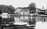 Swan Hotel c.1890, Walton-on-Thames