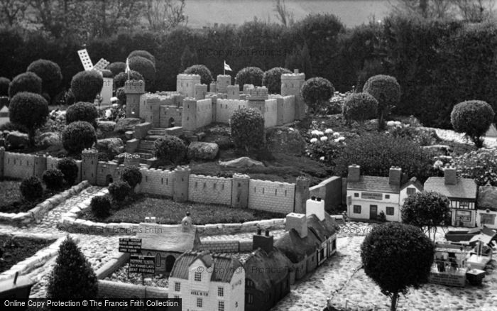 Photo of Wannock, Gardens c.1960